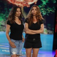 Encarna y Toñi Salazar tratando de explicarse a su llegada de 'Supervivientes 2019'