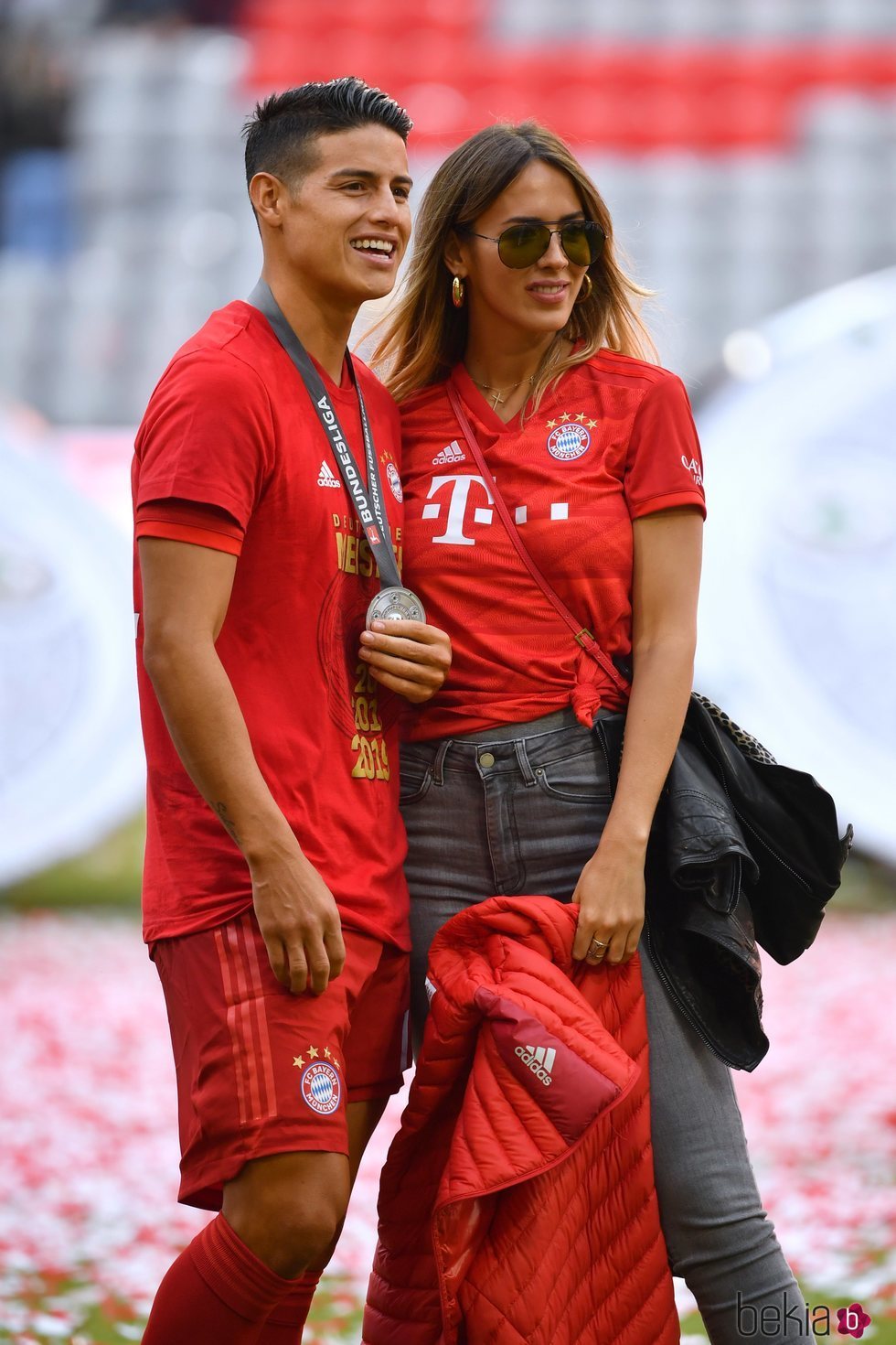 James Rodriguez y Shannon de Lima en la final de la Bundesliga
