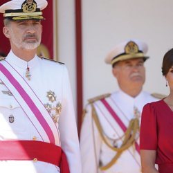 El Rey Felipe y la Reina Letizia en el desfile del Día de las Fuerzas Armadas
