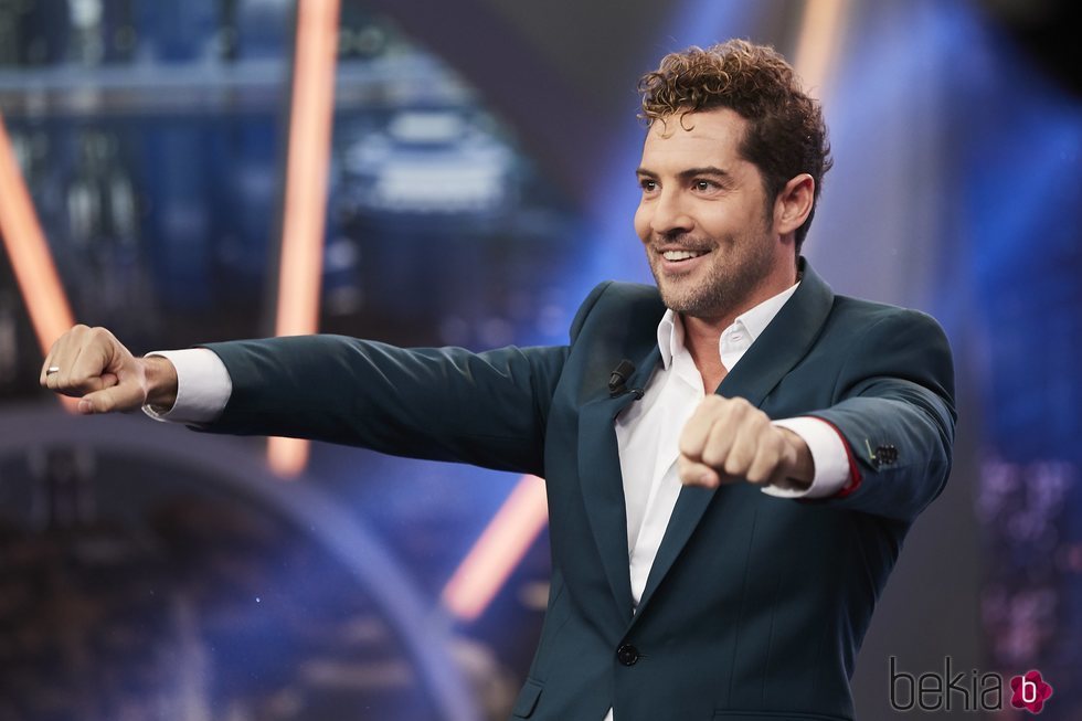 David Bisbal es fotografiado en 'El Hormiguero' con los brazos en alto