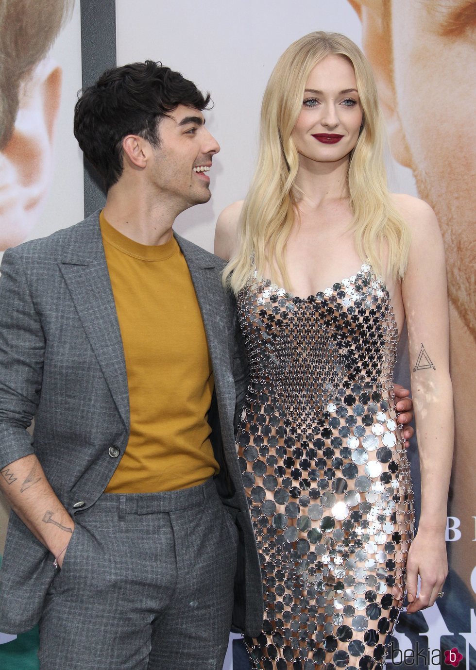 Joe Jonas y Sophie Turner en la premiere de 'Chasing Happiness'