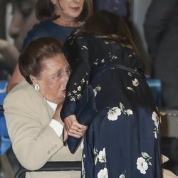 La Reina Letizia saluda a la Infanta Margarita en los Premios UNICEF Comité Español 2019