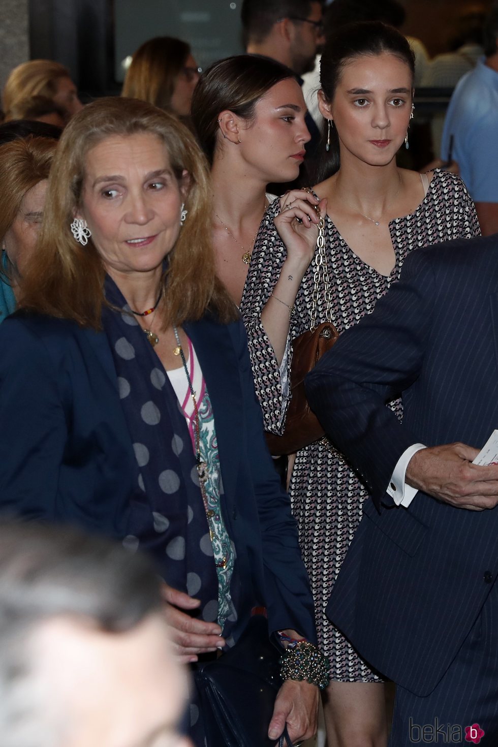 La Infanta Elena y Victoria Federica en el concierto de Siempre Así