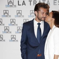 Chenoa y Miguel Sánchez Encinas en una cena benéfica