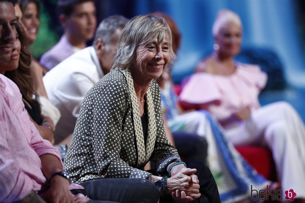 Marta Roca muy emocionada mientras habla con Chelo García Cortés desde el plató de 'Supervivientes 2019'