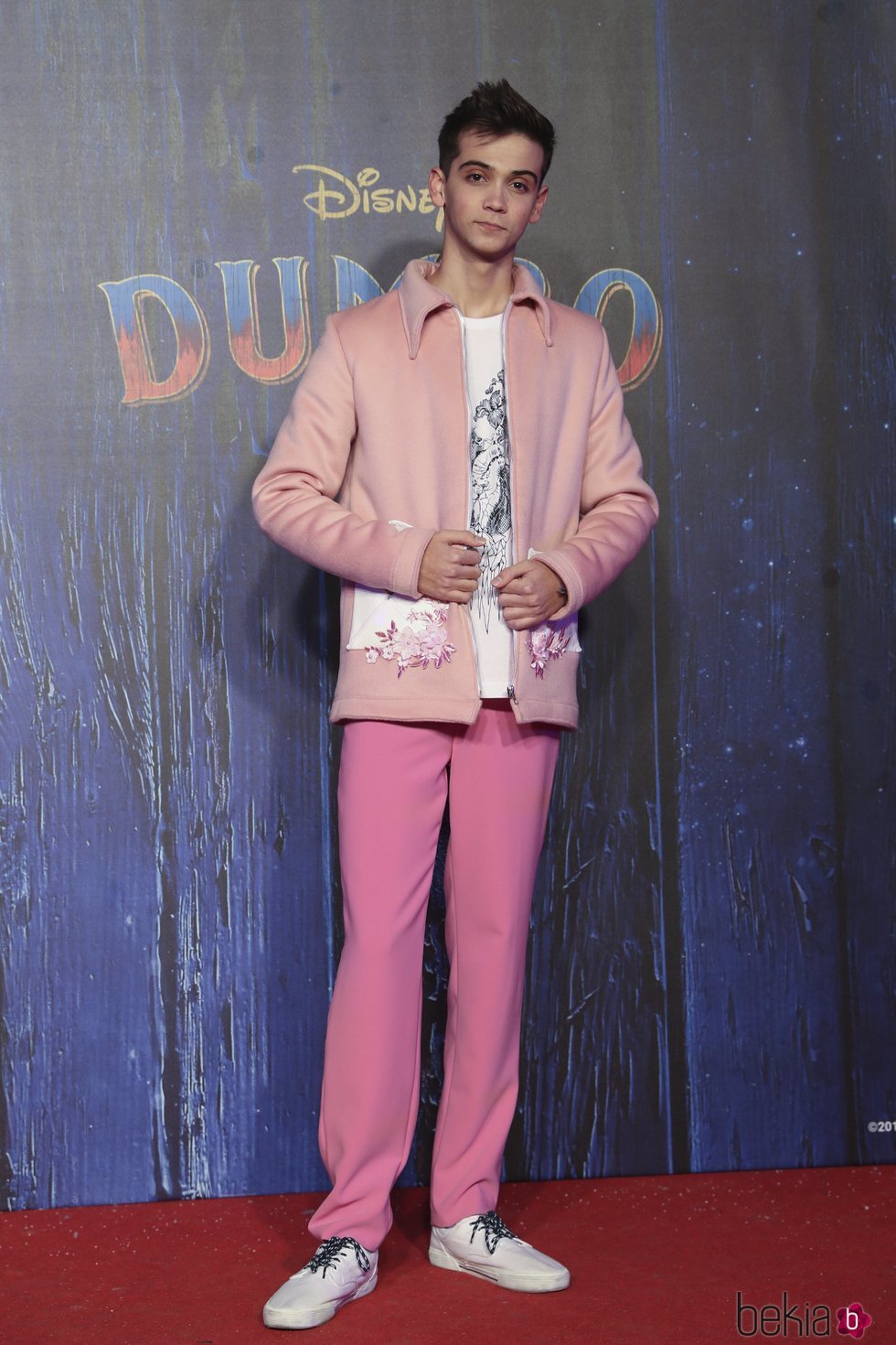 Dave Zulueta posando en la premiere de 'Dumbo'