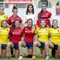 La Reina Letizia acude al entrenamiento de rugby femenino español