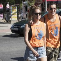 Mario Casas y Blanca Suáres llegando al desfile del Orgullo 2019