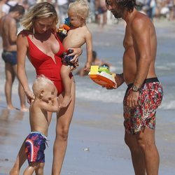 Pirlo con su mujer y sus hijos pequeños durante sus vacaciones familiares en Ibiza
