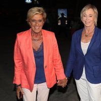 Chelo García Cortés y Marta Roca a su llegada a la fiesta de despedida de 'Supervivientes 2019'