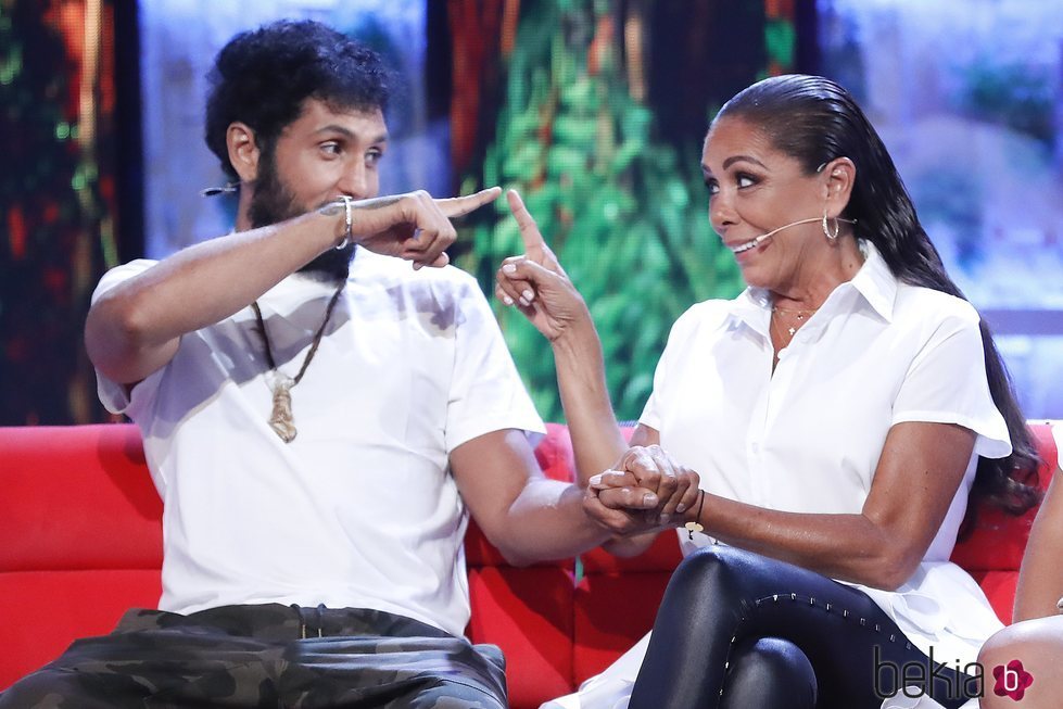 Isabel Pantoja y Omar Montes, muy conectados en el debate final de 'Supervivientes 2019'