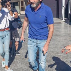 Fernando Tejero en la capilla ardiente de Eduardo Gómez