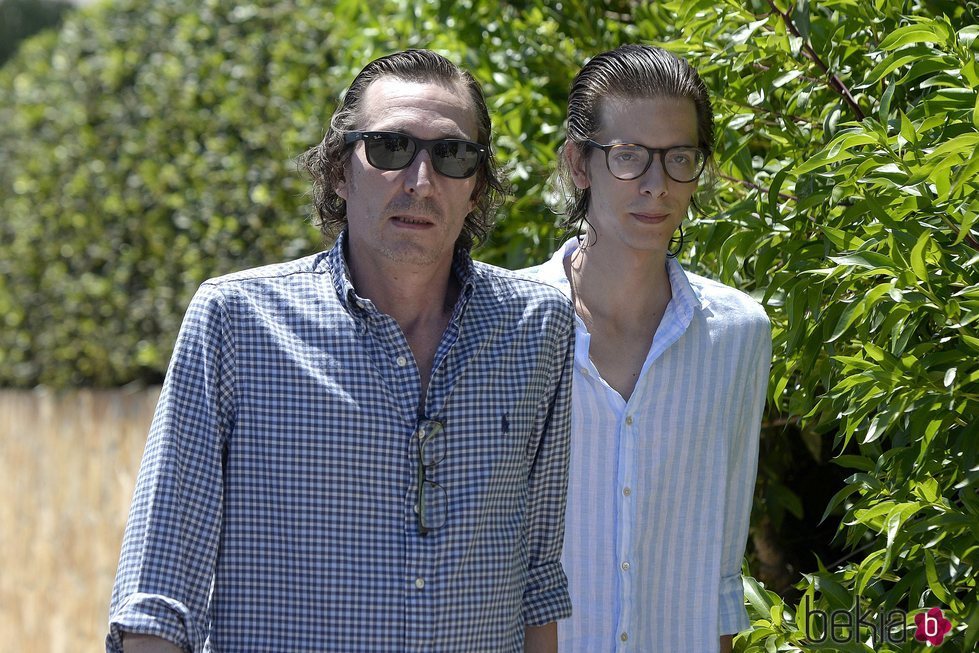 Fernando Gómez-Acebo y su sobrino Pablo Fernández Gómez-Acebo en el 83 cumpleaños de la Infanta Pilar