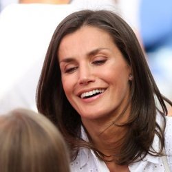 La Reina Letizia, muy feliz en su primera aparición pública en el verano 2019 en Mallorca