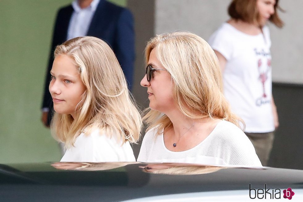 Irene Urdangarin y la Infanta Cristina visitan al Rey Juan Carlos en el hospital