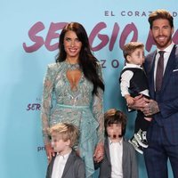 Sergio Ramos y Pilar Rubio con sus hijos en la presentación de 'El corazón de Sergio Ramos'