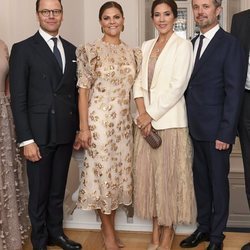 Victoria y Daniel de Suecia con Federico y Mary de Dinamarca en una cena en la Swedish Navy Corvette