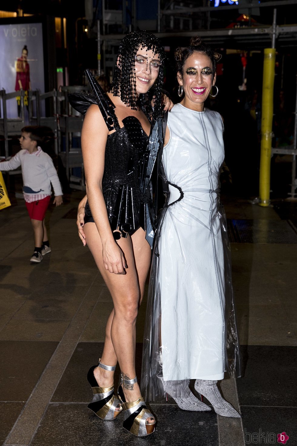 María León y compañía en la fiesta de cumpleaños de Paco León