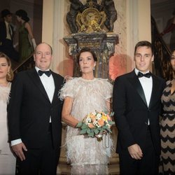 Alberto y Carolina de Mónaco, Louis Ducruet y Marie Chevallier y Camille Gottlieb en una fiesta en Monte-Carlo