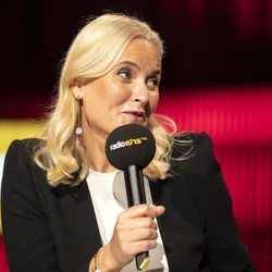 Mette-Marit de Noruega en su intervención en Radio Berlin-Brandenburg