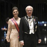 Carlos Gustavo de Suecia y Victoria de Suecia en la cena por la entronización de Naruhito de Japón
