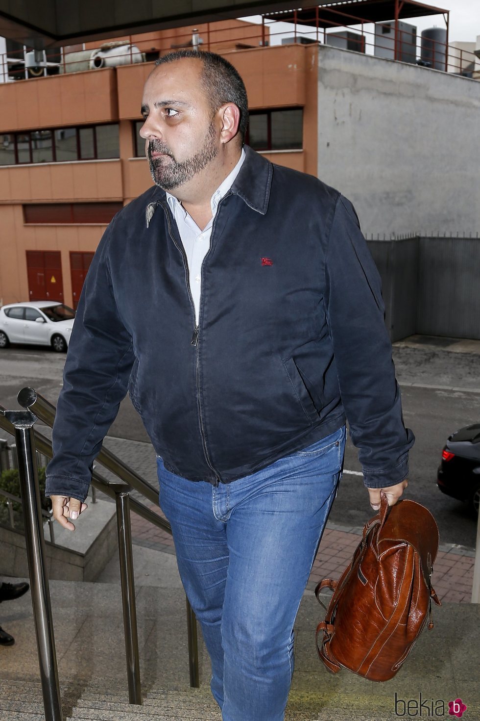 Julio Ruz en la capilla ardiente de Margarita Seisdedos