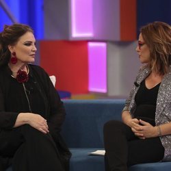 María José Cantudo hablando con Toñi Moreno en 'Aquellos maravillosos años'