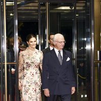 Carlos Gustavo de Suecia y Victoria de Suecia en el banquete organizado por la entronización de Naruhito de Japón