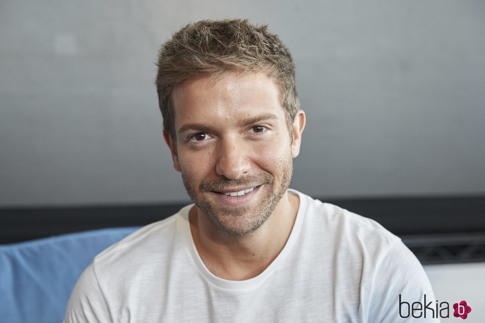 Pablo Alborán, sonriente en una presentación