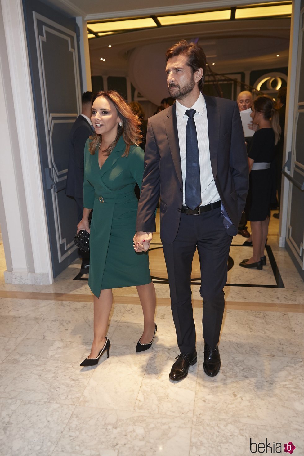 Chenoa y Miguel Sánchez Encinas llegando a una cena de la Fundación Querer