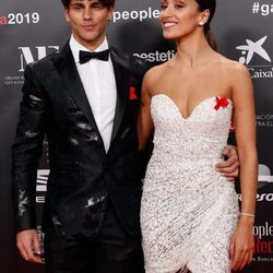 Sergio Carvajal y su novia en la gala People in Red 2019