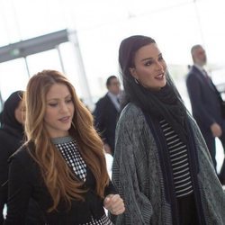 Shakira con la ex Jequesa de Catar Mozah Bint Nasser