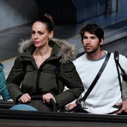Eva González y Cayetano Rivera en la estación del AVE de Sevilla
