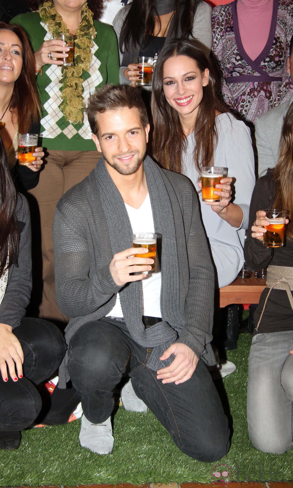 Pablo Alborán y Eva González en la presentación de 'Somos Sur'