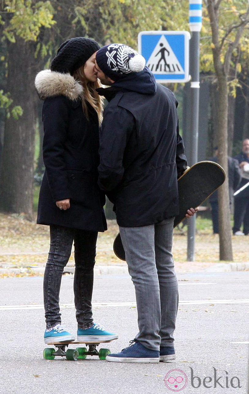 Miguel Ángel Silvestre y Blanca Suárez, dos enamorados patinando