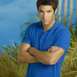 Joshua Bowman en la foto promocional de la serie 'Revenge'