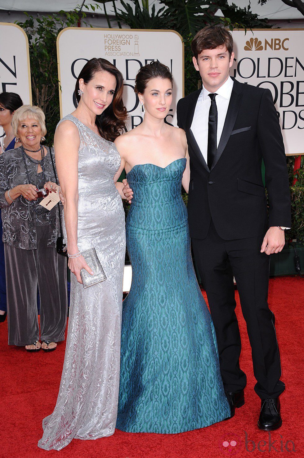 Andie MacDowell en la alfombra roja de los Globos de Oro 2012