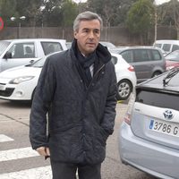 Ángel Acebes en el tanatorio donde se encuentra Ramón Rato