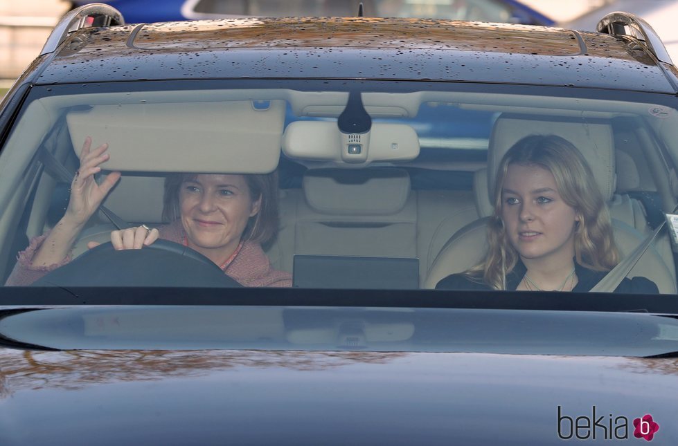 Lady Serena Armstrong-Jones y Lady Margarita Armstrong-Jones en el almuerzo prenavideño 2019 en Buckingham Palace