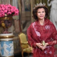 La Reina Silvia de Suecia con la Tiara Connaught durante una recepción