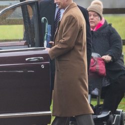 El Príncipe Eduardo llegando a la Iglesia de Santa María Magdalena en Sandringham