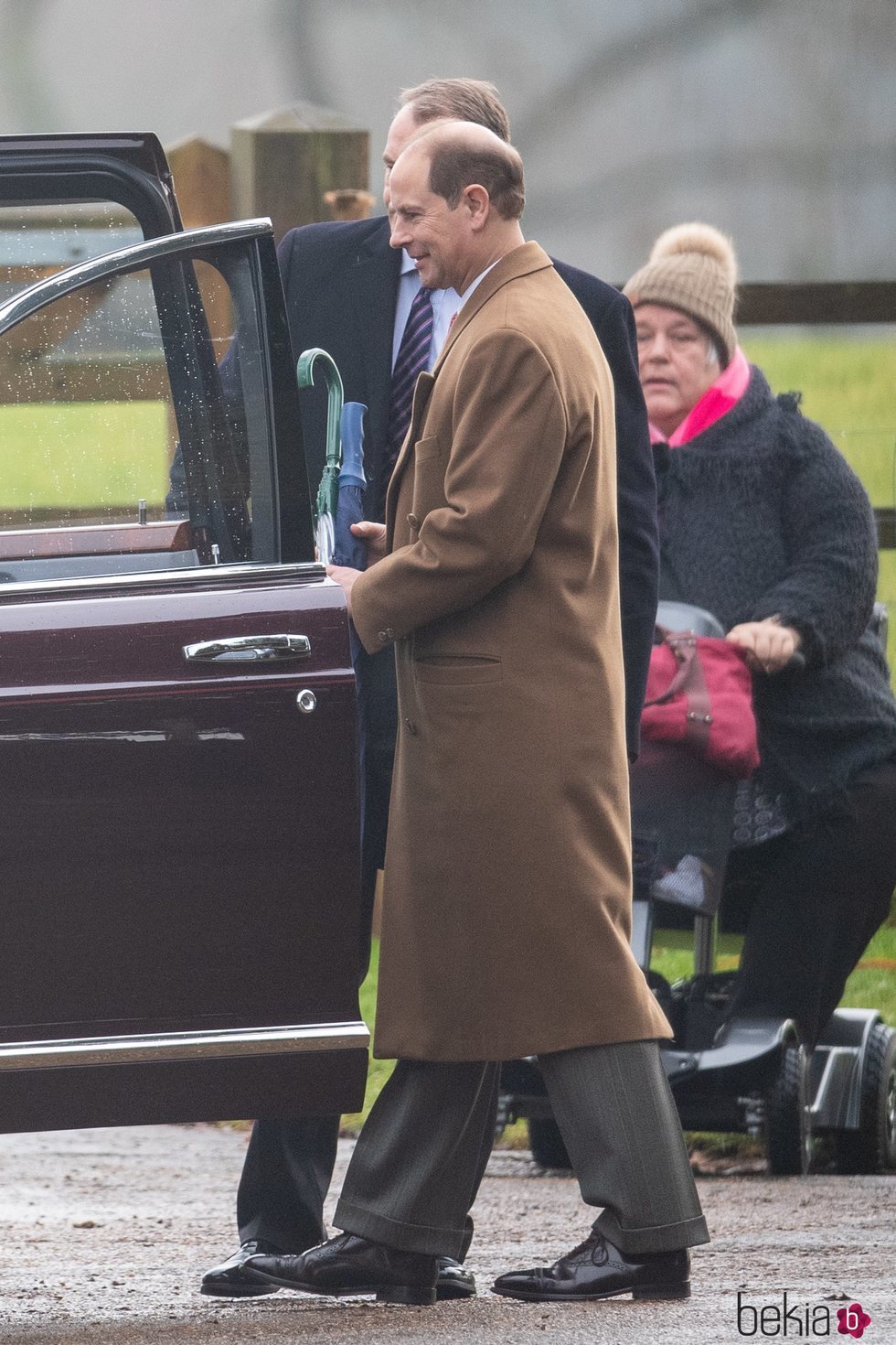 El Príncipe Eduardo llegando a la Iglesia de Santa María Magdalena en Sandringham