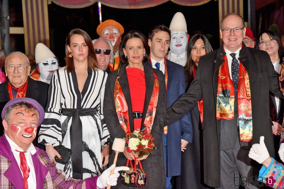 Alberto de Mónaco, Estefanía de Mónaco, Louis Ducruet, Marie Chevallier y Pauline Ducruet en el Festival de Circo de Monte-Carlo 2020