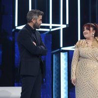 Roberto Leal con los nominados Ariadna y Nicky en la gala 1 de OT 2020