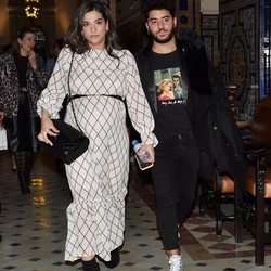 Alma Bollo con su novio en el desfile 'We Love Flamenco'