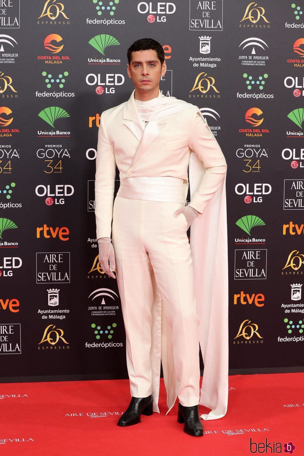 Eduardo Casanova en la alfombra roja de los Goya 2020