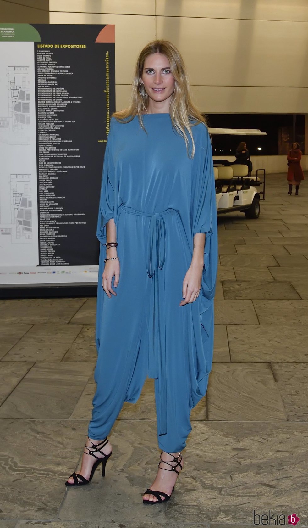 Sibi Montes llegando al desfile de Lourdes Montes en SIMOF 2020