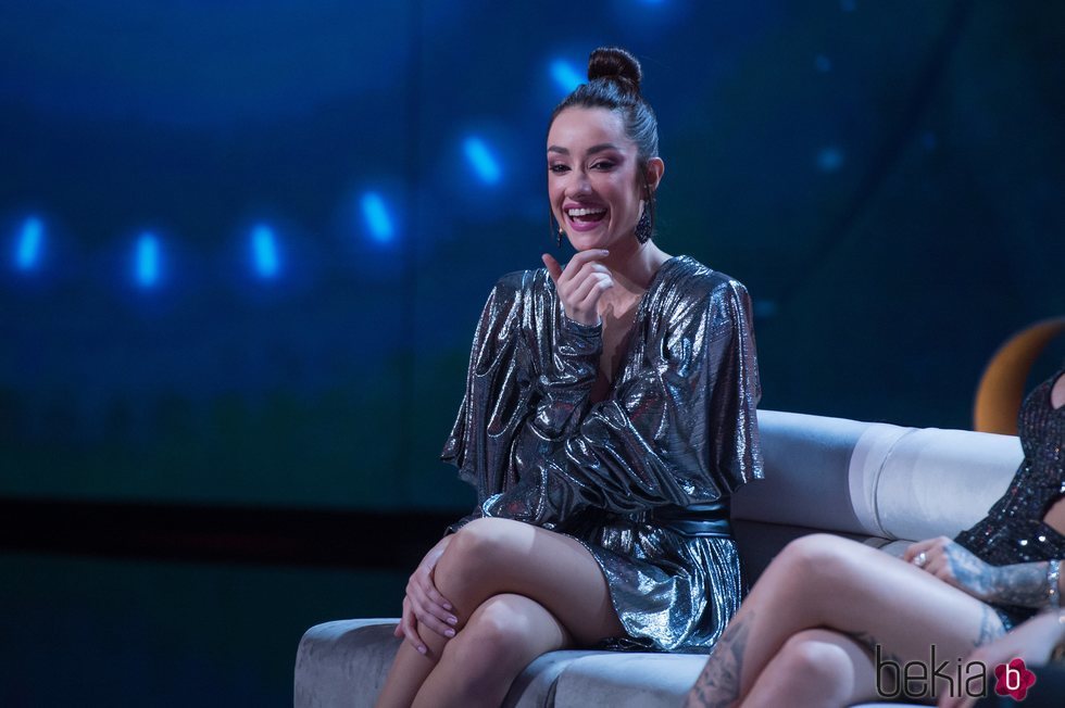 Adara Molinero, sonriente en la Gala 4 de 'El tiempo del descuento'