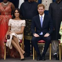 La Reina Isabel, el Príncipe Harry y Meghan Markle en los Queen's Young Leaders Awards