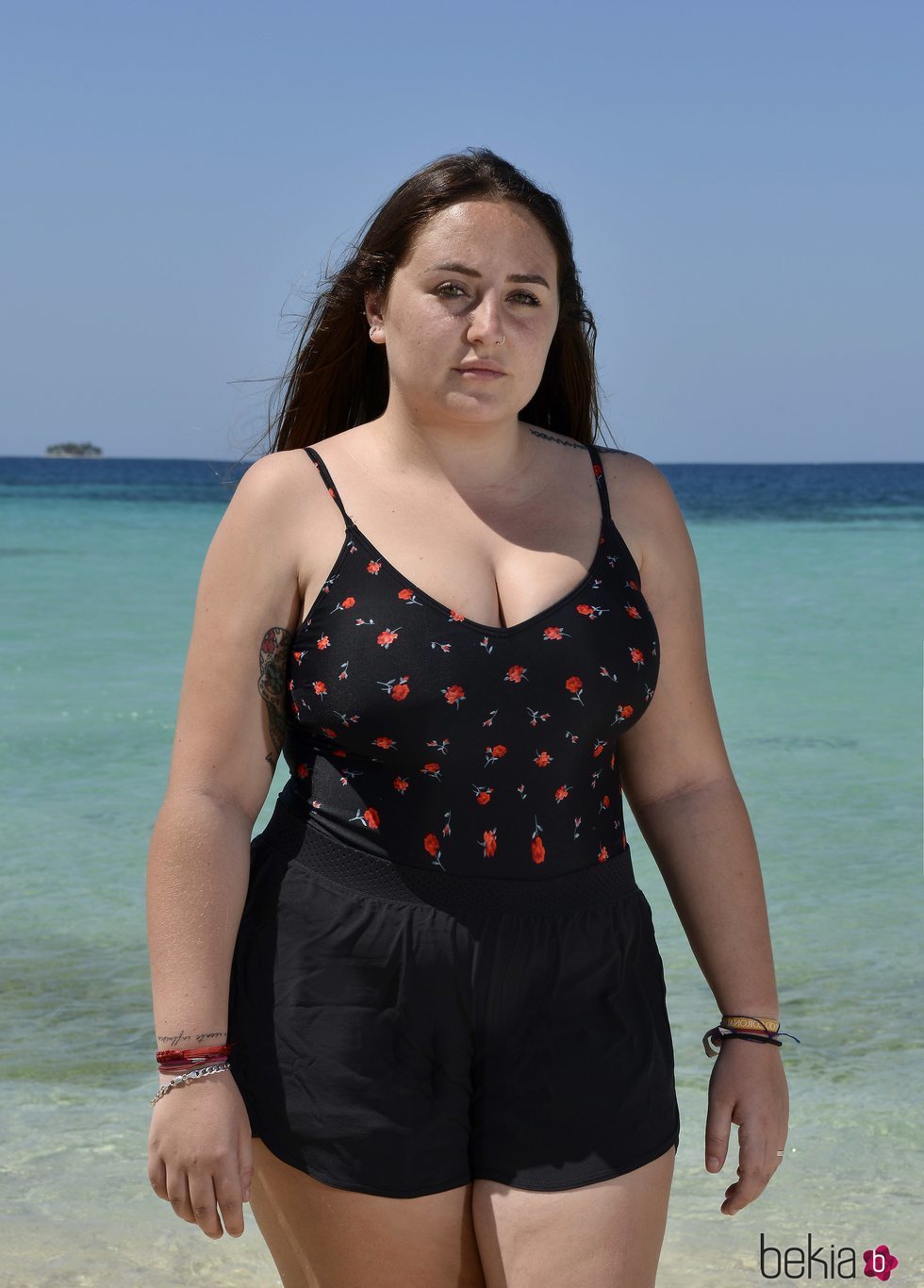 Rocío Flores en la playa en la foto oficial de 'Supervivientes 2020'
